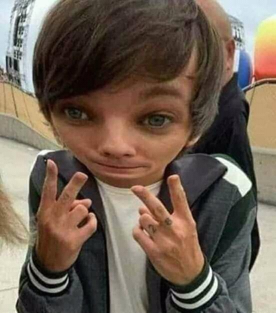 LOOOOOOUUUUIIIIIIS LOOOOOOUUUIIIIIIIS LOUUUUIIIIIIIIIISSSSSS TOOOOOMMMLIIIIINSOOOOOOOON TEEEEEE AMOOOOOOOO ENAAAAANOOOOO PRECIOOOOOOOOSOOOO I vote #Louies for #BestFanArmy at #iHeartAwards