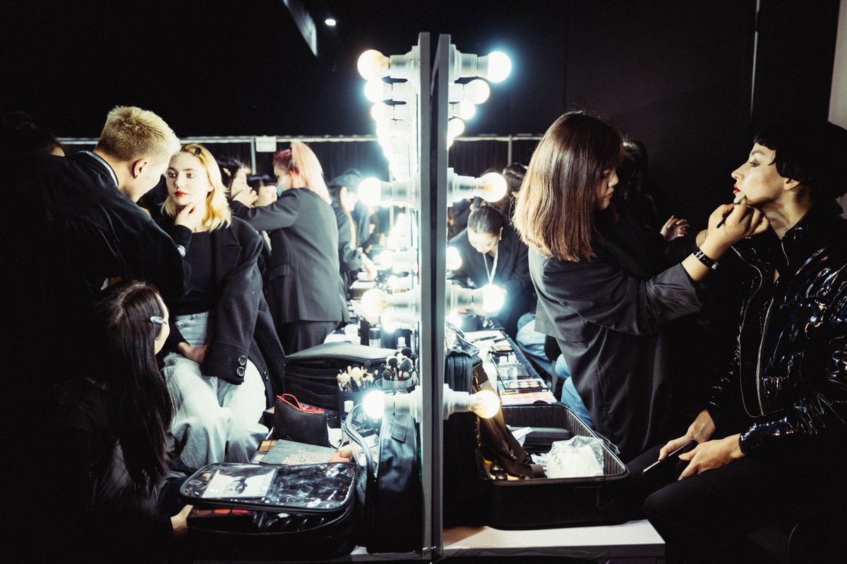 Shanghai_FW's tweet photo. Let's check out the highlight of AW21 SHFW backstage (vol.1).
#chinesedesigner #shanghaifashionweek #SHFW #backagestage https://t.co/9l77i3ziTY