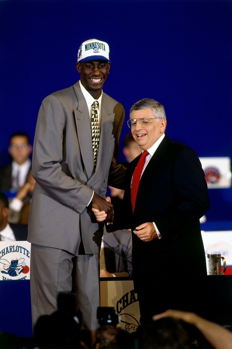 Happy Birthday to NBA champion and Hall Of Famer, the Big Ticket, Kevin Garnett!  