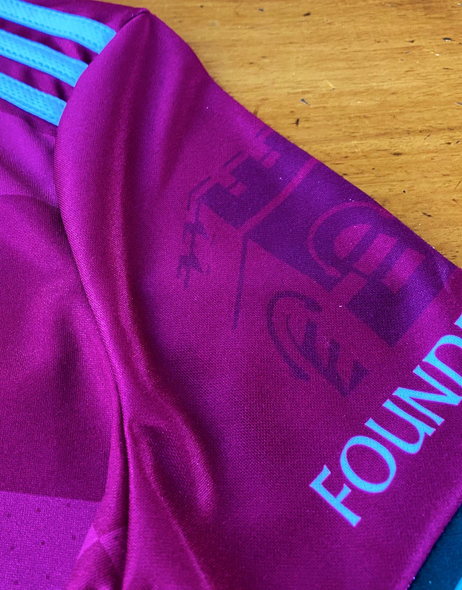 JohnBrollyJB's tweet photo. PREVIEW 📷. New St Mary’s University College jersey. Our famous turret 🇱🇻features on the sleeve #Founded1900 ⭐️Launches tomorrow 12noon⭐️ https://t.co/3tC03wVFih