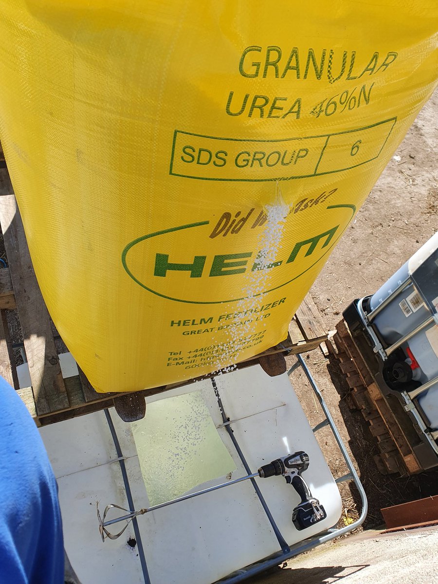 Folia urea mix going in hoping to get 12kg of N through the leaf as our 3rd dressing on winter wheat, tissue test results are telling us that so far this approach has worked. This has helped us reduce our use of AN significantly