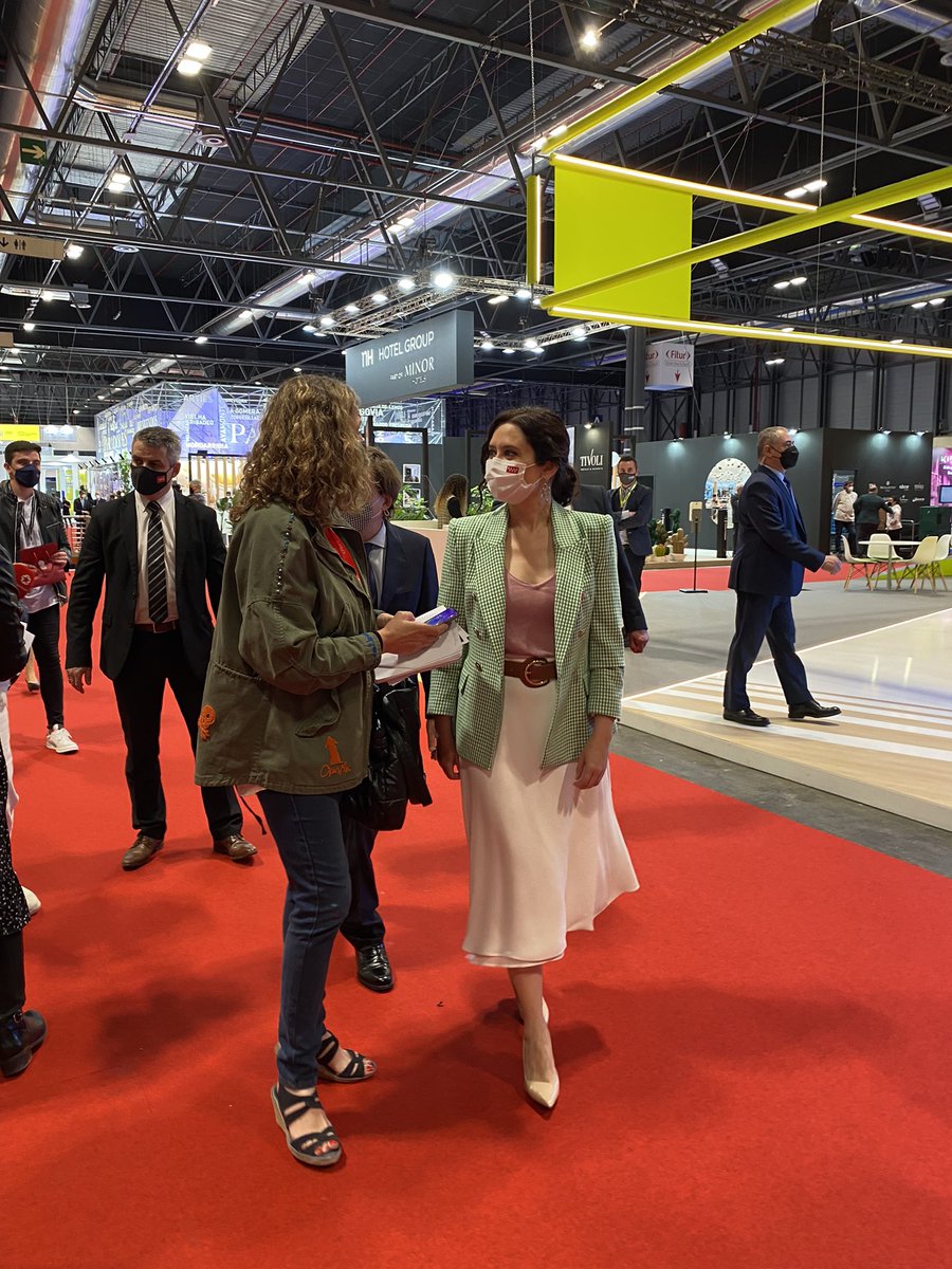 cacho_marta's tweet photo. Llegando todas las autoridades a la inauguración de @fitur_madrid . @IFEMA MADRID @IdiazAyuso @AlmeidaPP_ https://t.co/R38sKQm5CJ