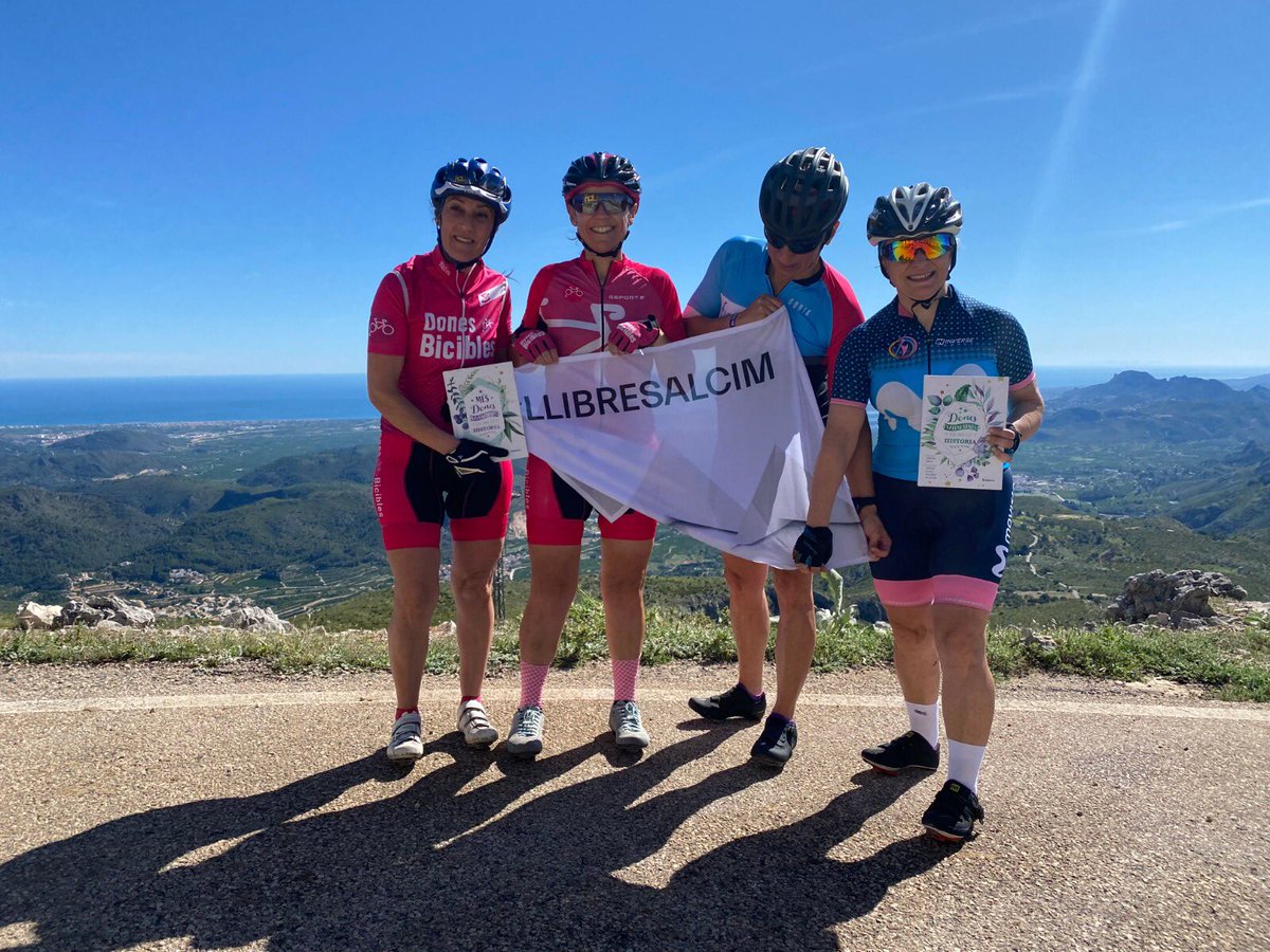 FundacioFull's tweet photo. 🏔📚 Els #llibresalcim! @DonesBicibles pujà a les Antentes de La Gallinera "Més dones valencianes...” (@bromera)
💜🚵♀️ Una de les qui pujà, present al llibre pels seus mèrits com a ciclista d’ultradistància i impulsora d’una marxa ciclista femenina, és María José Silvestre https://t.co/IUSej1bGcs