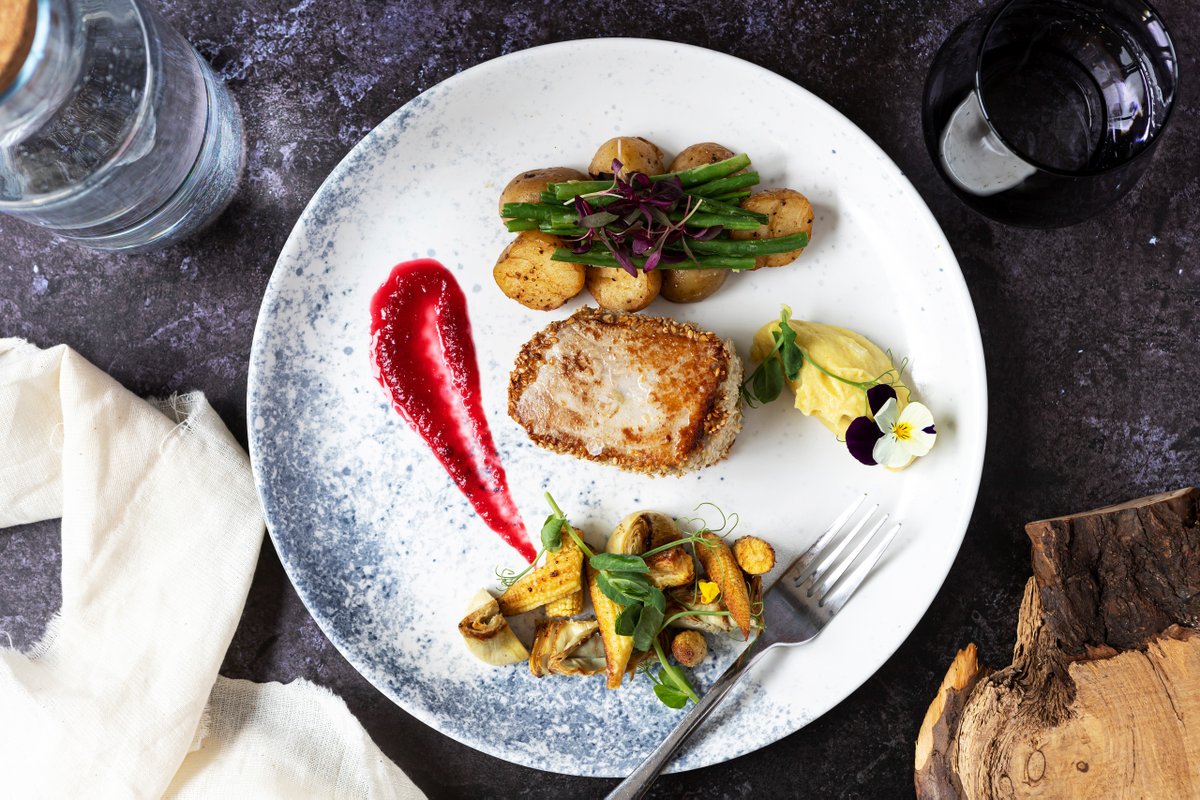 HookedWindermer's tweet photo. 🦞 Fish, Fish &amp; more Fish!! 🦑

our menu 👉 https://t.co/blEwqrBJP3

#fishylicious #hooked #windermere #seafood #fishtartare #seabass https://t.co/27q3oj2D6K