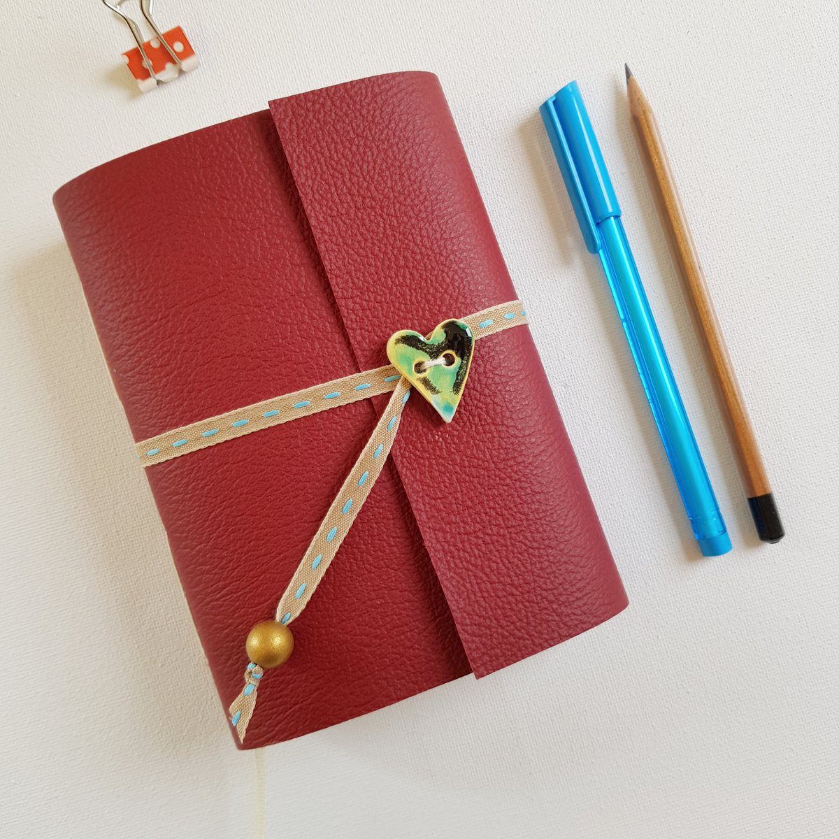 malloryjournals's tweet image. Art Nouveau Journal with Ceramic Button #tbch #leatherjournal #ceramicbutton #artnouveau #handboundjournal 
#journalling @BritishCrafting #oxfordshireartweeks @PennyVarley1  thebritishcrafthouse.co.uk/product/art-no…