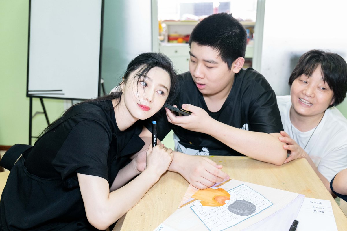 realBingbingFan's tweet photo. A visit to an autistic school in Shanghai. https://t.co/ZGr9tdkgBX