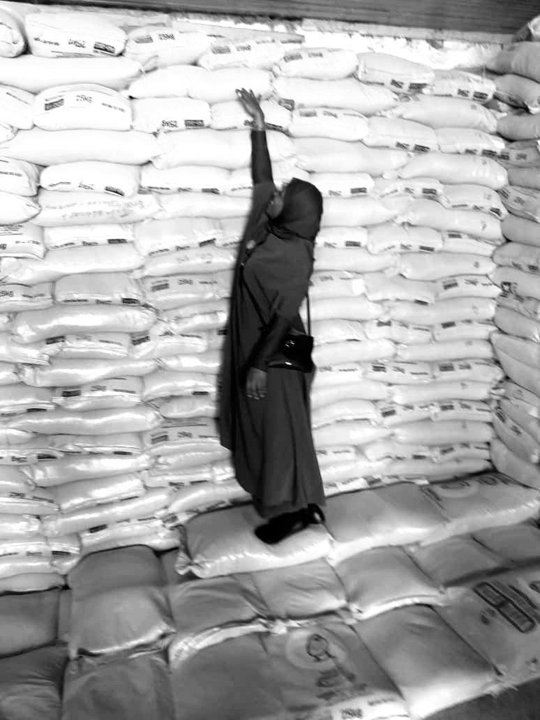 I sell chicken feed ooooooooooooooooooh! If you need a trailer load let me know 
Na market woman i be!