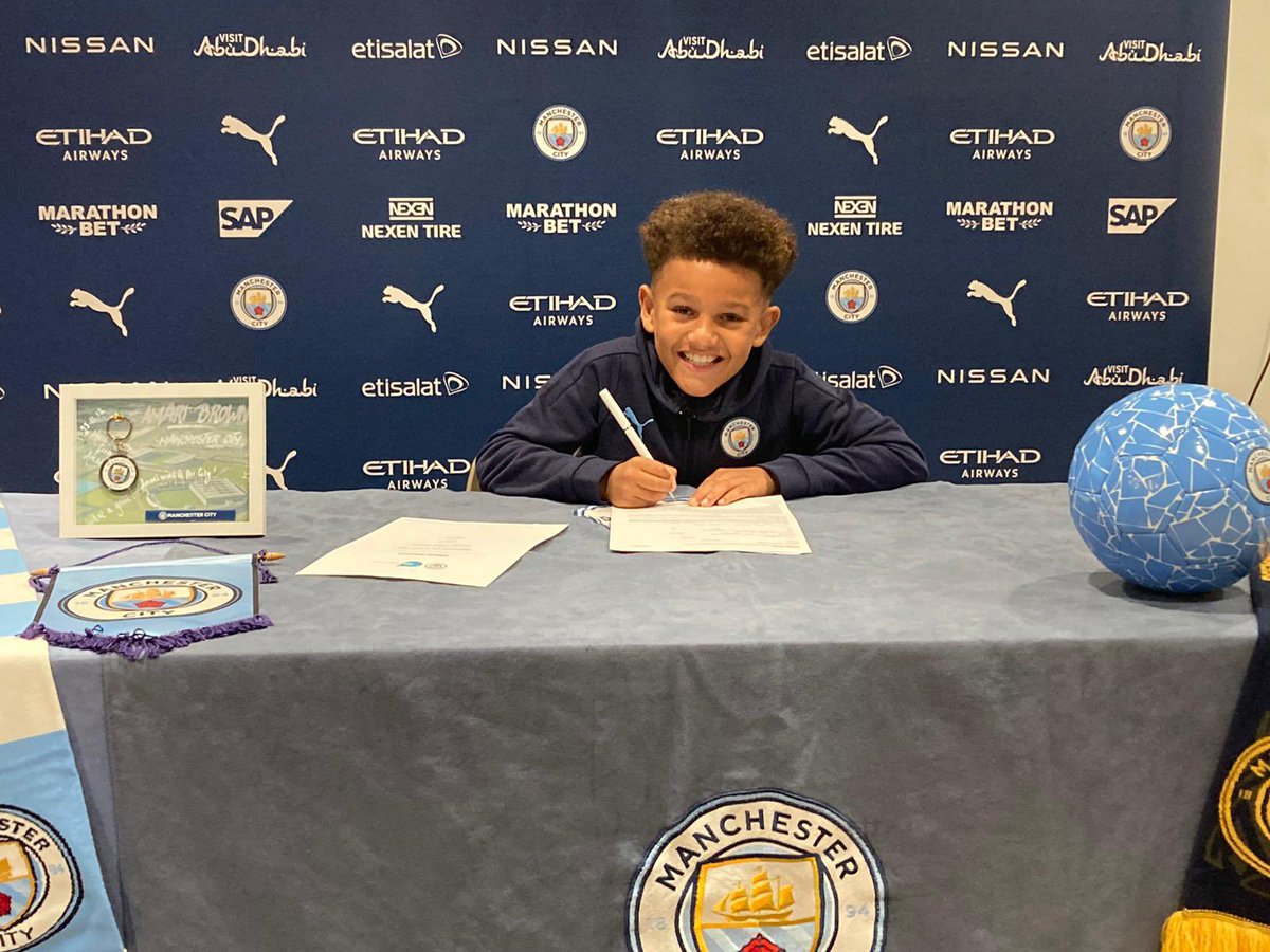 JarradInce's tweet photo. Team @JNSFootball under8s have signed for; 

- #MUFC x1
- #MCFC x1
- #LFC X2 
- #EFC X1 
- #STOKE X1 
- #CREWE X2 
- #BLACKBURN X1

This is why we set up @JNSFootball to help young footballers find their way with the correct support and environment readying them for U9s! ✍🏽🤝🟠⚫️ https://t.co/0nJtUWFzdu