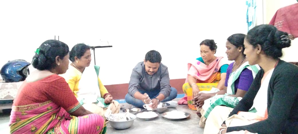 nhmbaksa's tweet photo. Inspite of barier of COVID-19 the C-SAM ( community based management of Severely Acute malnutrition) Program is successful running across the Baksa District on Pilot basis in convergence with ICDS &amp;  initiated by Piramal Swasthya ADT team.
@NITIAayog @nhm_assam @PomiBaruah https://t.co/y9v4zug55b