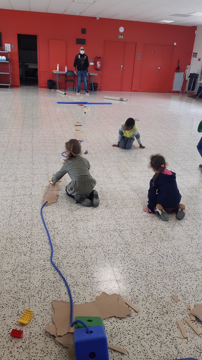Claireflech_Mut's tweet photo. Les enfants de l'accueil de loisirs La Ruche mobilisent leurs #competencespsychosociales pour construire tous ensemble un parcours géant! 
À votre avis, c'était facile? 
@MILDECAgouv @IrepsBFC @Mutualite_BFC #TeamMut #prevention #CPS https://t.co/56rHvfEvJe