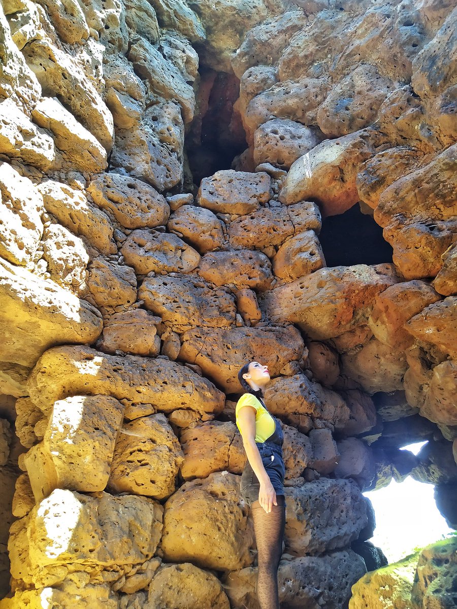 DiscoveringSar1's tweet photo. https://t.co/ufn2Nfwk9E⬅️
➡️#nuraghe Perra de Parte ‘e susu #sedilo
Una scala porta ad un mezzanino  sopra l''ingresso,dal quale si può vedere il corridoio d'ingresso.
#sardegna #italy #photo #art #nature #sky #discoveringsardinia #archaeology #architecture #day #goodmorning https://t.co/r1NLWMtMLo