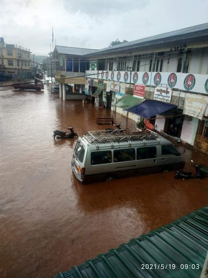 IrrawaddyNews's tweet photo. Residential areas of #Kyaukme  in northern #ShanState  were inundated on Wednesday when heavy rain on Tuesday night caused a flash flood. 

#WhatsHappeningInMyanmar https://t.co/cRyzsVcZPR