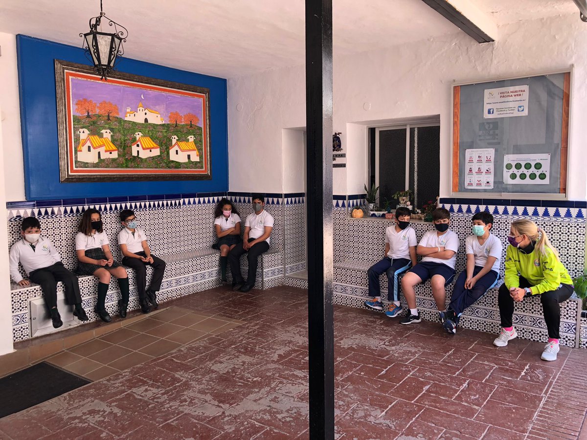 #MartesSMV

📍Los alumnos del colegio #MaríaAuxiliadora durante su sesión semanal realizaron una dinámica de autoconocimiento y descripción de algunos sentimientos ❤️🤩💪🏾. 

✅También aprovecharon para finalizar con la realización de un Via Lucis.

#yosoysmv #poryparati
