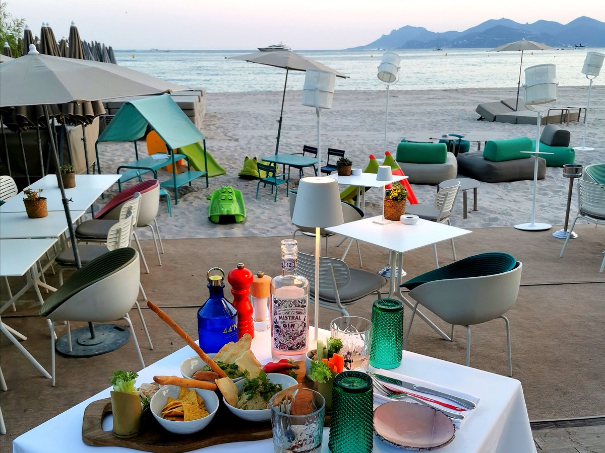 #Restaurants :  🍽 Pour fêter leur réouverture,  <a href="/RivieraCityG/">Riviera City Guide</a> vous donne une sélection d'adresses à découvrir sur la #CotedAzurFrance ! 

C'est par ici ➡ riviera-city-guide.com/restaurants-ad…

#BonsPlans #gastronomie #deconfinement <a href="/OtTheoule/">office de tourisme</a> @CannesIsYours @NCATourisme <a href="/AntibesTourisme/">Antibes Juan les Pins 🌳🌊☀</a>