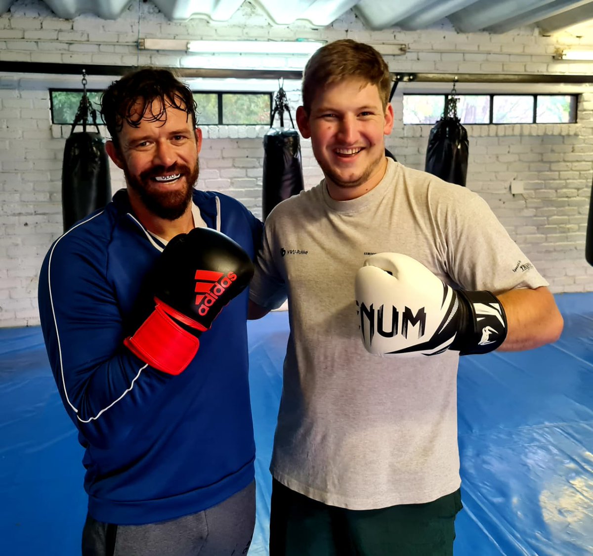 willempet's tweet photo. Dit was lekker om vanoggend te boks saam met Derick Hougaard. Ek sien uit om te sien hoe hy vir François van Coke pak gee op die 29e Mei!
Kom oefen gerus saam hier by Warrior Sports Boxing Arts Academy Pretoria East in die oggende!
#boxop
#TeamDerick
https://t.co/DGXHOmnaYr https://t.co/rdpuDY4l0F