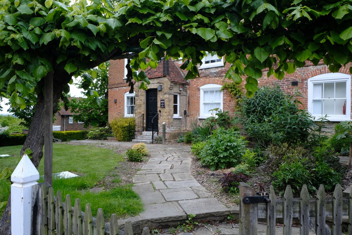 bethanyrex's tweet photo. Managed some pics of former Church Farmhouse Museum in Hendon b4 being moved on by security. The lease to the uni was made on the premise that 'community use' + 'access' would be maintained. Love that there's still a little 'collection' of waymarkers out back though #lostmuseums https://t.co/LA5DvQKvRg