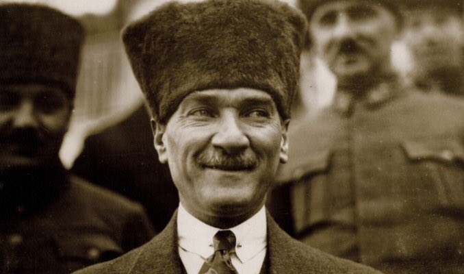 projeksin atonal sanat (@projeksin) on Twitter photo ”senin yüzün, denize inen sokaklar.” #19Mayis1919 ”senin yüzün, denize inen sokaklar.” #19Mayis1919