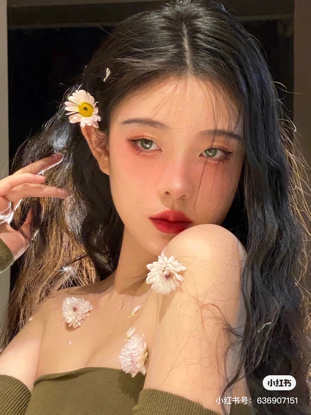 Twitter 上的 秘密 Mimi 中国コスメを1 3日でお届け オトナの可憐メイク 大人可愛いお花が可愛い メイク チークやアイメイクはオレンジピンクで視線を上にあげるようにチークは高めに 目元はキラキラさせすぎずに 鼻筋のハイライトで艶感を演出