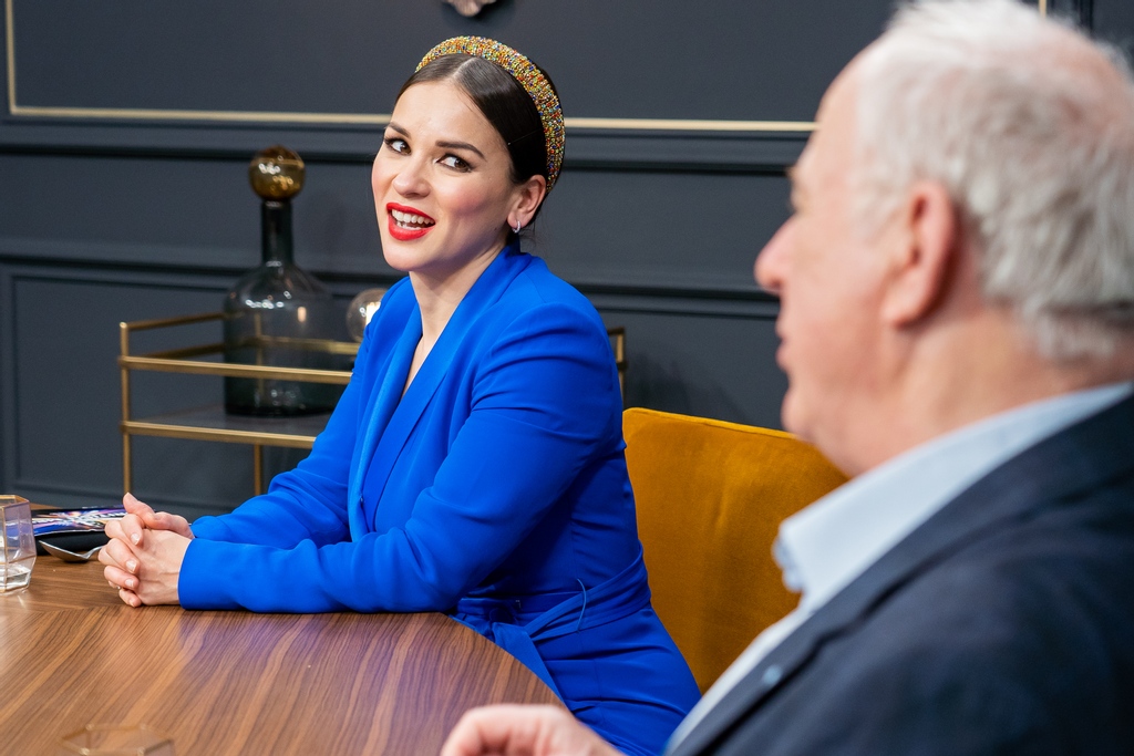 ✩ Rachel Khoo ✩ (@rkhooks) on Twitter photo Tune in tonight to see what I'm telling <a href="/matthewfort/">Matthew Fort</a> about the main course final of @gbmofficial 8pm on @bbctwo 💫 The bright and delightful <a href="/carolvorders/">Carol Vorderman</a> will be guest judge too.
💥 Tune in tonight to see what I'm telling <a href="/matthewfort/">Matthew Fort</a> about the main course final of @gbmofficial 8pm on @bbctwo 💫 The bright and delightful <a href="/carolvorders/">Carol Vorderman</a> will be guest judge too.
💥