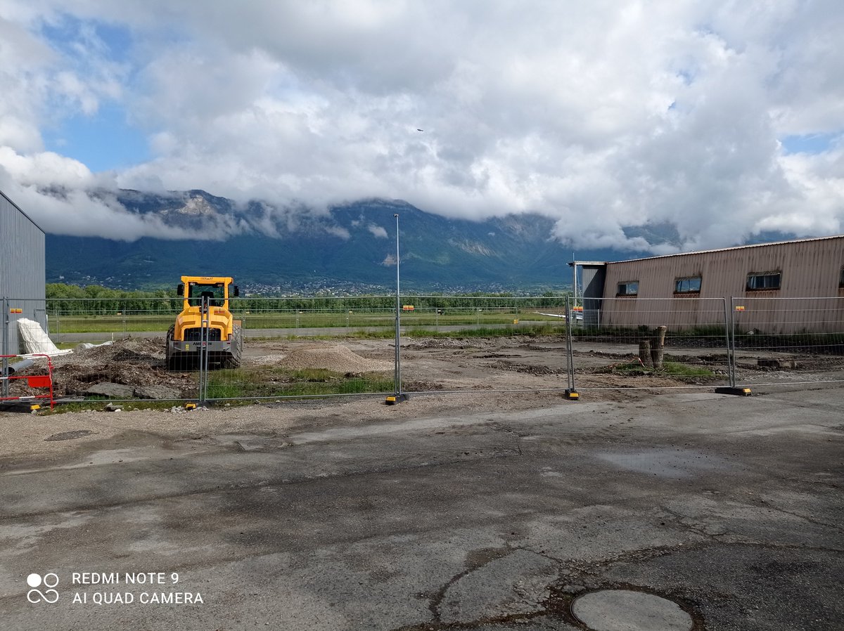 ccigrenoble's tweet image. ✈ [#Actu #Versoud] La société #Sintégra s’installe sur l’#Aérodrome du Versoud.

La construction d’un nouveau hangar pour accueillir leur flotte d’aéronefs et quelques bureaux vient de débuter. 

Lire l'article : bit.ly/3whxPjz