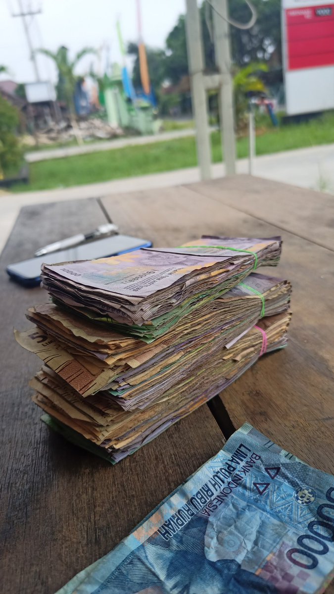 Masalah itu apa sih udah tahu masalah malah kita pikirin.