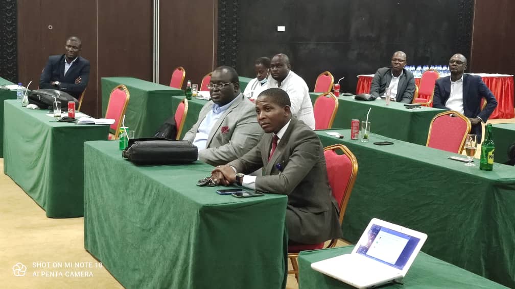 Le Club Brazzaville DOYEN s'est réuni en Assemblée générale, ce 18 mai 2021, à son siège social, au sein de l'hôtel LEDGER, autour de plusieurs affaires, parmi lesquelles, l'examen et adoption du bilan du mandat 2020-2021 qui tend vers sa fin.
#LionsClubBrazzavilleDOYEN
#WeServe
