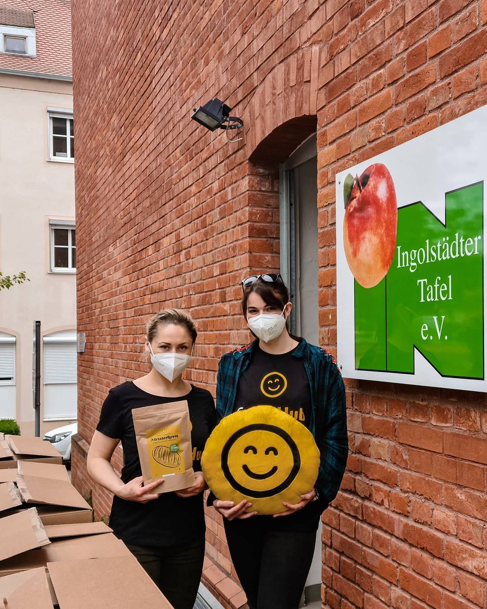 socialhubio's tweet photo. Jeden Tag eine gute Tat!
Letzte Woche waren wir bei der Ingolstädter Tafel e.V. und haben Brot- und Kuchenbackmischungen im Wert von über 2000€ #gespendet.
Der Hintergrund?
Die Backmischungen waren eigentlich als Neujahresgeschenk für unsere Kundinnen und Kunden geplant,... https://t.co/QvWMHNC2Zv