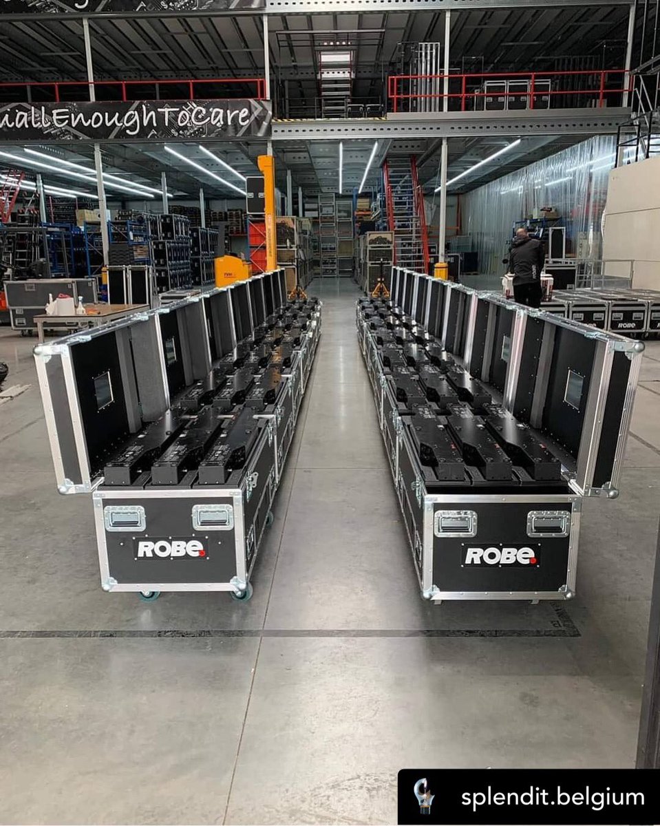 Robelighting's tweet photo. Taking our #WarehouseWednesday back to Aalst, Belgium, with the arrival of over 100 @Robelighting #Tetra2 LED batten luminaires in the shop at Splendit which are now ready for your next #lightingdesign.

#robelighting #robeinnovation #splendit #lightingtech #techlife #newrobegear https://t.co/g9EPSDj8pW