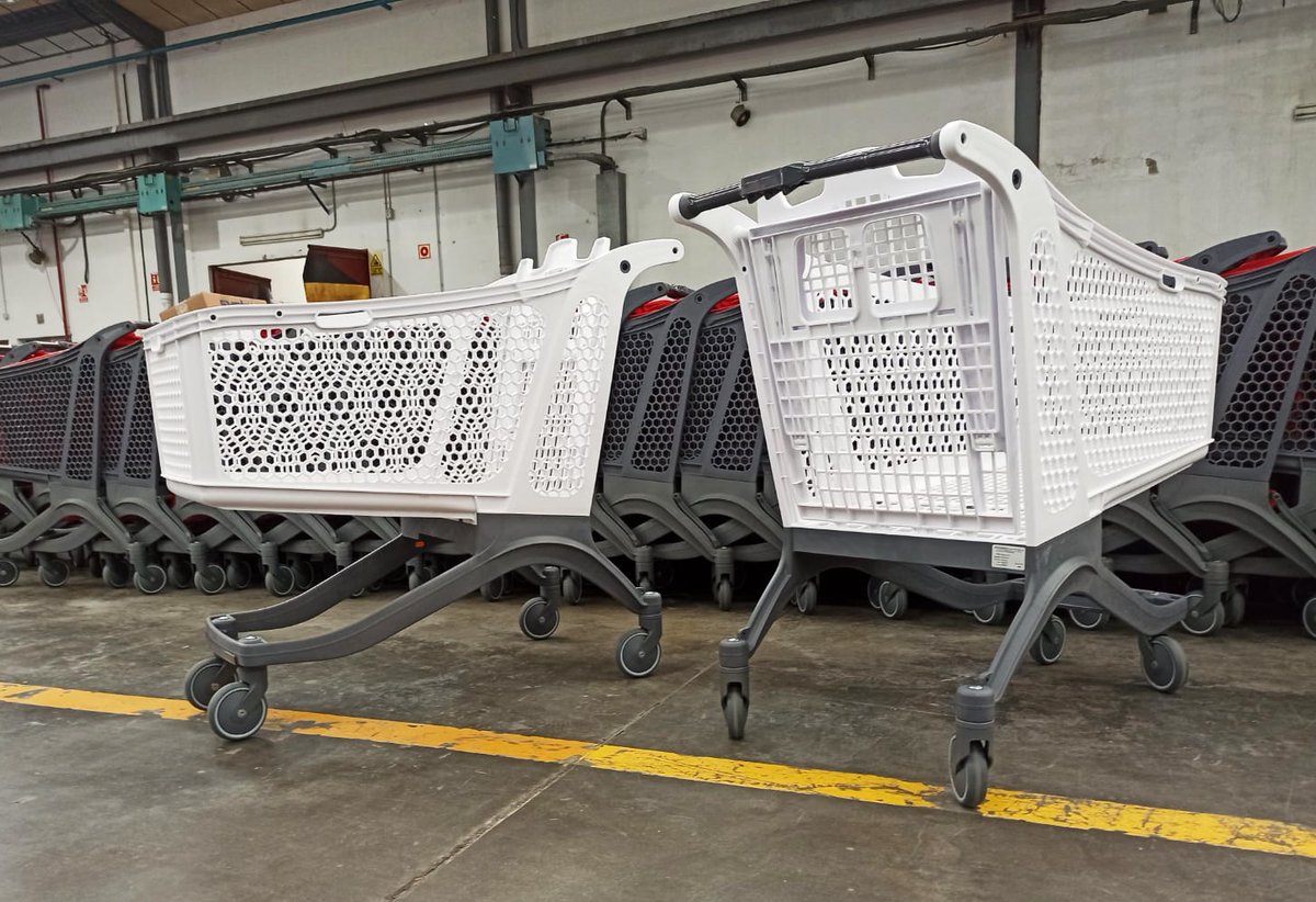 ITM_spain's tweet photo. Nuestros carros de plástico #Polycart con cesta blanca son una perfecta solución para los centros de logística de la industria textil. Ofrecemos una propuesta personalizada para cada cliente. 
Conócenos en https://t.co/5DyPIksVy6 #CarrosDeSupermercado #Retail #IndustriaTextil https://t.co/bwFeNSvtKk