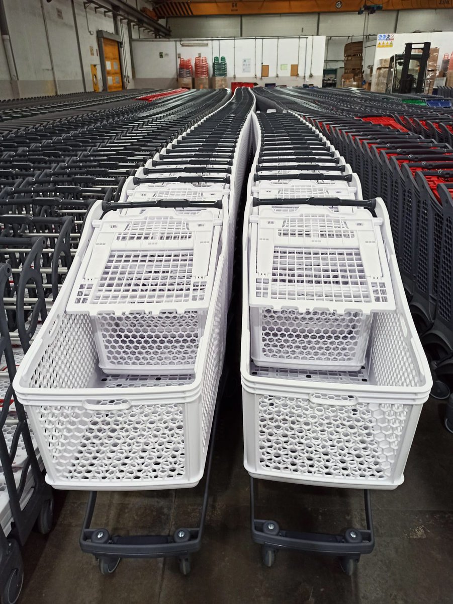 ITM_spain's tweet photo. Nuestros carros de plástico #Polycart con cesta blanca son una perfecta solución para los centros de logística de la industria textil. Ofrecemos una propuesta personalizada para cada cliente. 
Conócenos en https://t.co/5DyPIksVy6 #CarrosDeSupermercado #Retail #IndustriaTextil https://t.co/bwFeNSvtKk
