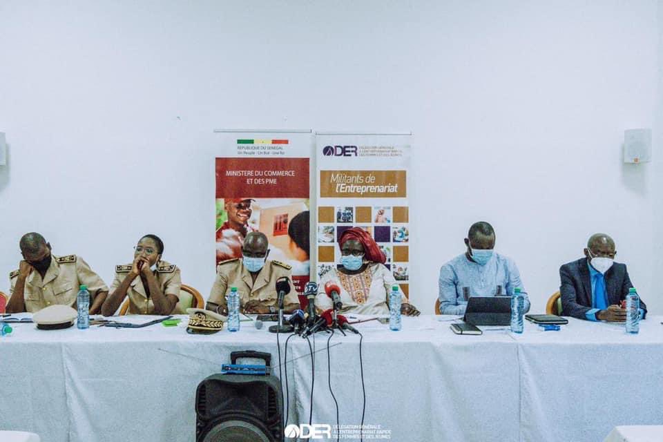 dce_sn's tweet photo. « La @dersenegal va accompagner les acteurs de la filière anacarde avec une ligne de crédit de 15 milliards. »
#Senegal #Commerce https://t.co/JVTaHUvHR7