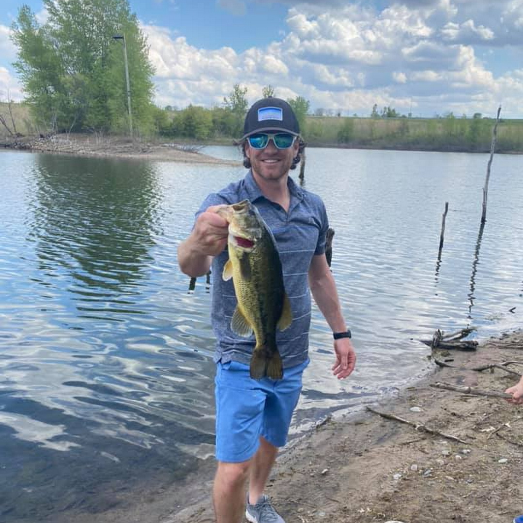 Everyone has his/her own #personalbest #largemouthbass. 
Comment with the weight of your #personalbestbass‼️😃
-
#bassfishing #fishinglife #runcl #sunglasses #freshwaterfishing
