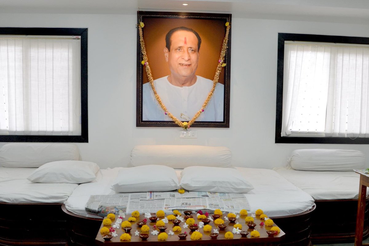 nilay_daga's tweet image. नि:शुल्क एम्बुलेंस का शुभारंभ 
स्व. पूर्व विधायक विनोद डागा जी की छाया चित्र के समक्ष दीप प्रज्वलित कर पुष्प अर्पित कर नमन किया डागा फाउंडेशन द्वारा नि:शुल्क एम्बुलेंस सेवा चालू की गई जो बैतूल शहर एवं ग्रामीण क्षेत्रों में एम्बुलेंस की नि:शुल्क सेवा संपर्क 
9713326577, 9425002621