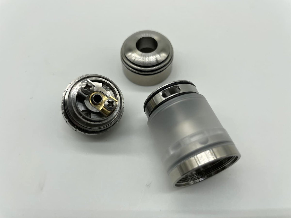 VAPECRIBE's tweet photo. 新入荷情報
Hussar RTA OGタンクセット
販売開始 5月21日 金曜日 13：00〜
よろしくお願いします
＃CRIBE
＃Hussar https://t.co/v2wFr8YKvD