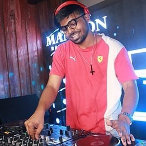 Happinesses is playing on stage connecting, uniting &amp; having a great time with people #workandtravel