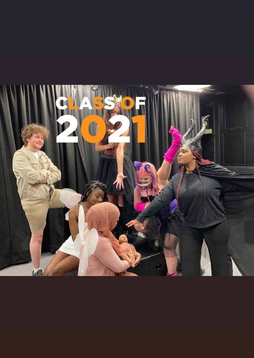 QueensSch_Drama's tweet photo. Said goodbye to this lovely lot today! Keep on acting year 13!!! 🎭🎭🎭 #lovedrama #datetocreate https://t.co/f28cvfUFdS