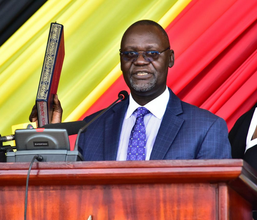 Pearlfmradio's tweet photo. Katuntu declared in 2016 that he would not contest for political office again, because, he felt that the four terms he had previously served were enough. He maintained the position even in the build-up to the 2021 elections and went ahead to mentor journalist Sulaiman Kakaire... https://t.co/KMkQQnsDxj