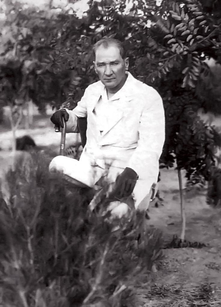 guneyhafci's tweet photo. Milletin istiklâlini yine milletin azim ve kararı kurtaracaktır. 19 Mayıs Atatürk'ü Anma Gençlik ve Spor Bayramınız kutlu olsun.

#19Mayis1919 https://t.co/OZ4MfWhMaX