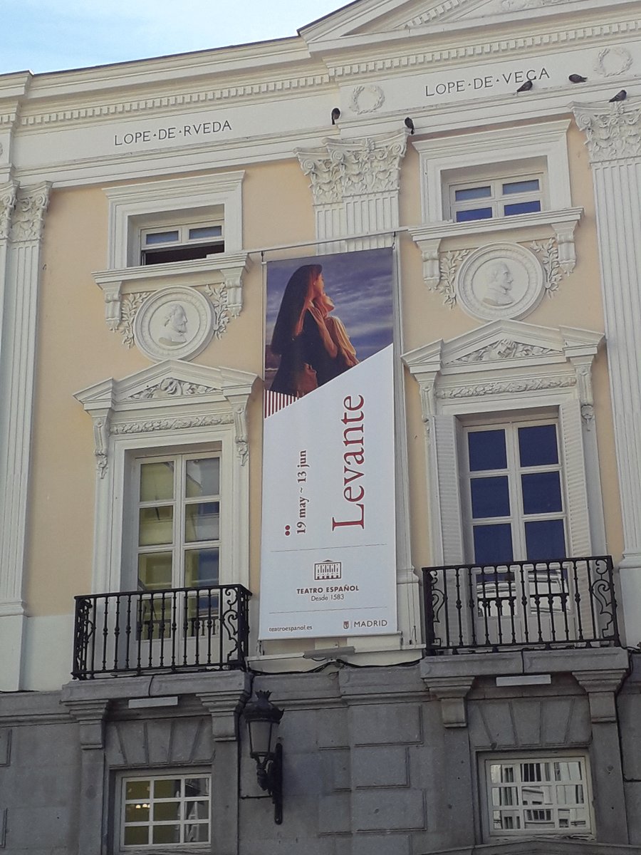 Hoy estrenamos 🎭Levante🎭 en #TeatroEspañol, una historia de amor impensable en un tiempo imposible.

teatroespanol.es/levante

#Levante @carmen_losa @carmen_losa <a href="/THurtadodeOry/">Teresa Hurtado</a> <a href="/IakiSalcedo1/">Iñaki Salcedo 🔻🏳‍🌈❤💛💜</a> <a href="/Jose_Lamuno/">Jose Lamuño</a>
 #LolaCasamayor <a href="/LeyreAbadia/">Leyre Abadía</a> <a href="/LucasAna_/">Ana Lucas</a>