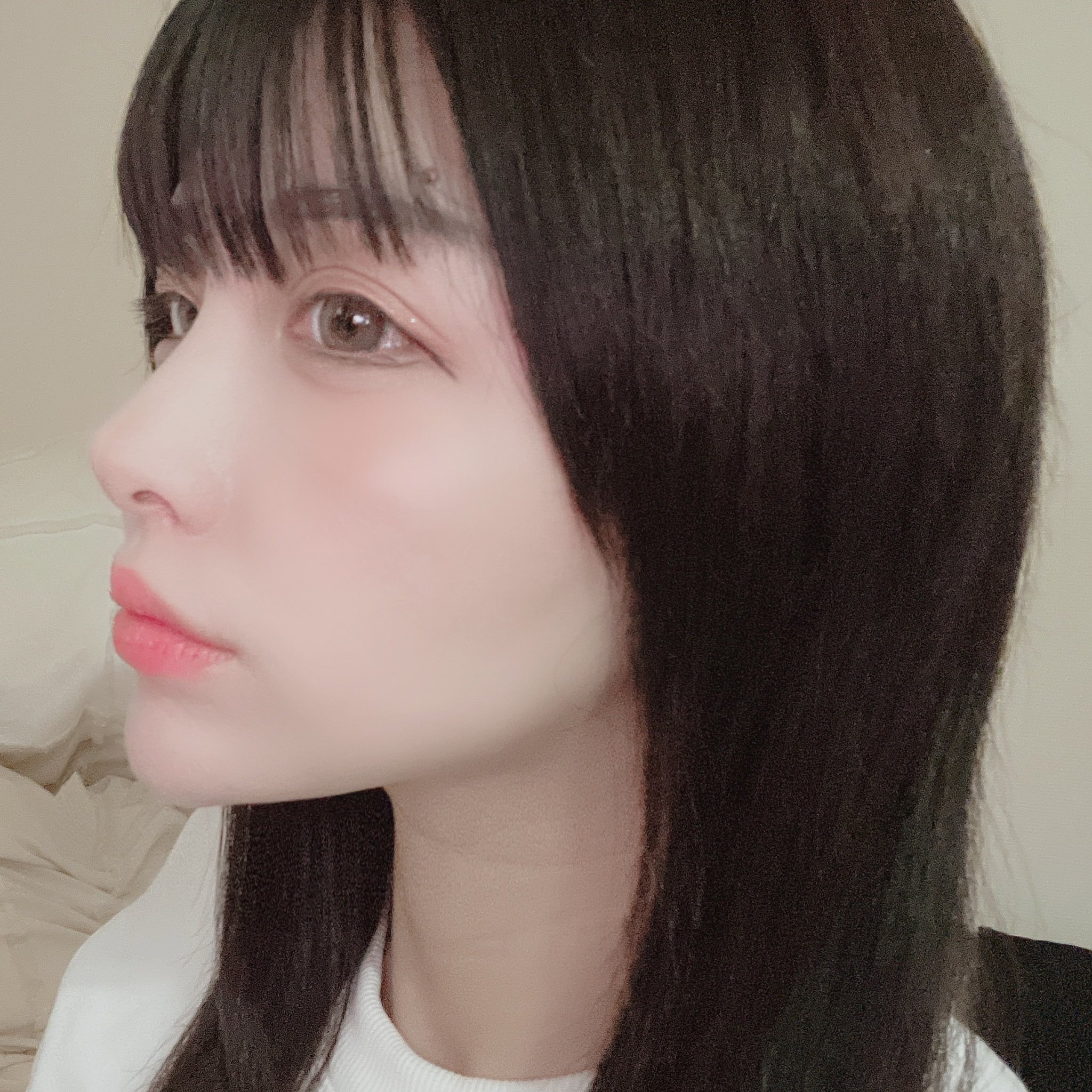 ももぴ In歌舞伎町 高めの無整形の鼻になる方法は小学生からちょっとしたコンプレックスを持つことです それにより小学生のももぴちゃんはずーーーーーーーーっと軟骨 のところを大人になるまでつまみ続けました 鼻根が高いのはお母様譲りです