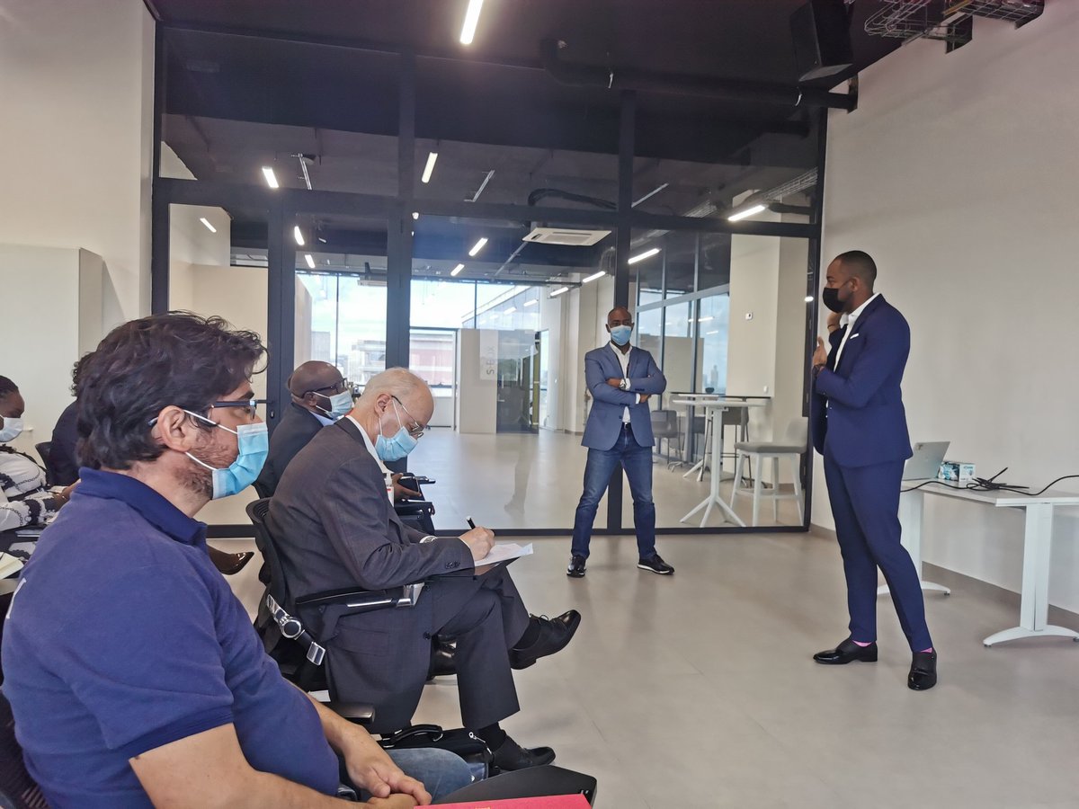 Chez <a href="/CI_Orange/">@CI_Orange</a> dans les nouveaux locaux du Digital Center avec notre hôte <a href="/HabibBamba2/">Habib Bamba</a> pour accueillir le petit déjeuner de la <a href="/FrenchTechAbj/">FRENCH TECH ABIDJAN</a>. Merci à notre Guest <a href="/BrunoMettling/">Bruno Mettling</a> PDG <a href="/orangeafrica/">Orange Africa & Middle East</a> pour ce magnifique partage sur l'impact du numérique sur le continent africain👌👍