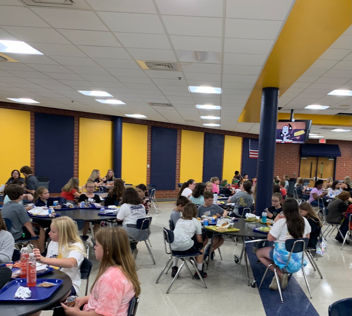 and_bcs's tweet image. 5th graders from @hopewelltigers @Charleston_ES @NorthLeeElem  @ParkView_Knight @MichiganAvenueE enjoyed being high school students @WalkerValleyHS today! It was great having them with us! #onevalley