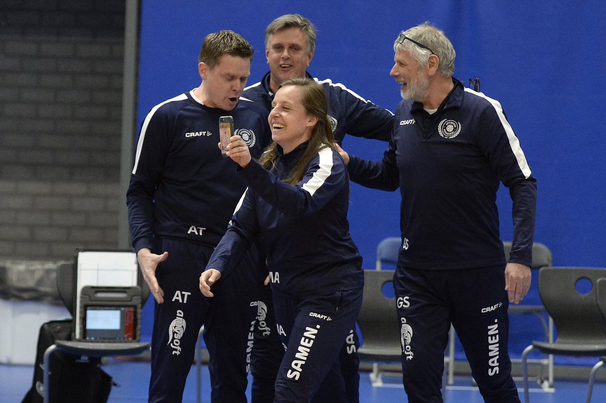 🏐💪🏻𝙂𝙖𝙖𝙛!💥 Een droom komt uit voor fysio Malou Alferink van de #𝙗𝙡𝙪𝙚𝙖𝙧𝙢𝙮💙 <a href="/MCZ_nl/">MCZ</a>. Ze is al een paar jaar actief <a href="/nevobo/">Nevobo</a> en mag vanaf vrijdag 5 weken <a href="/Volleybaldames/">TeamNL Volleybaldames</a> naar Rimini voor de #VNL🥳👊 Lees meer👉🏼 bit.ly/2S29Q9k #SAMENpresteren #Nedmag #Amysoft