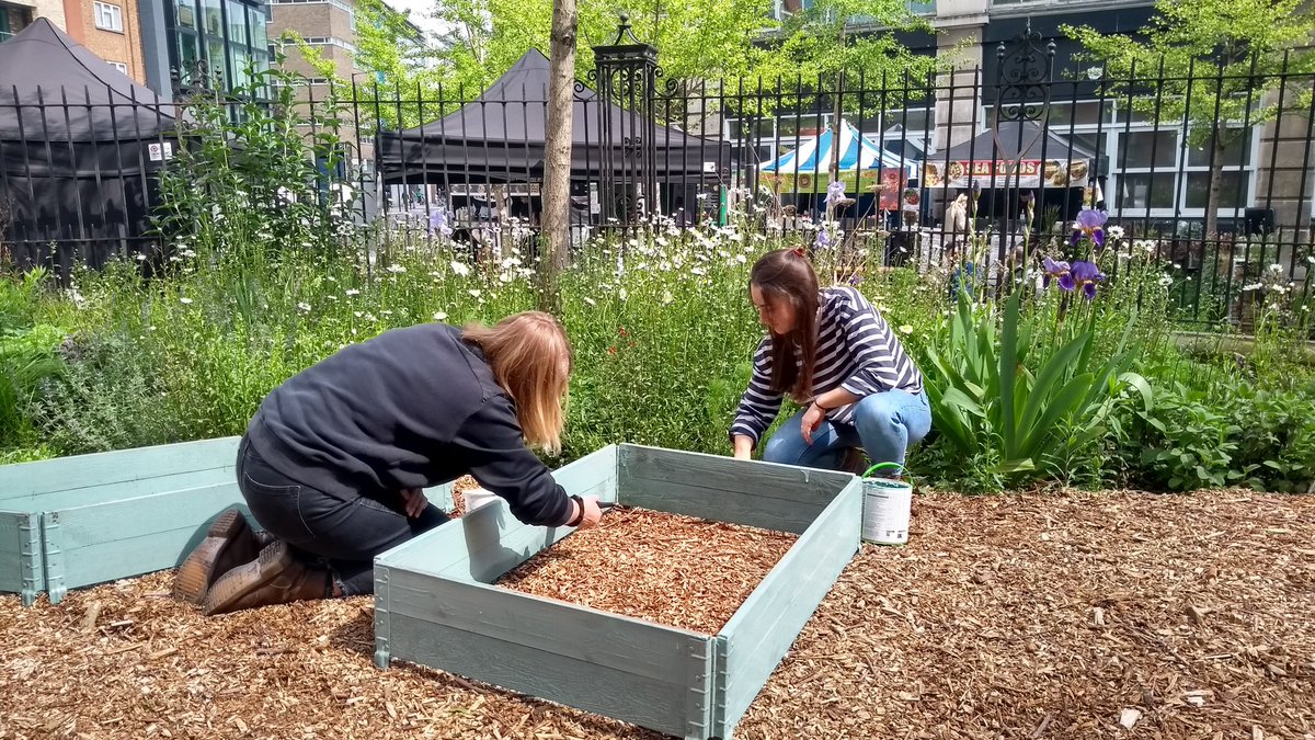 Busy working hard in @georgethemartyr  garden today thanks to <a href="/BetterBankside/">Better Bankside</a> <a href="/drmartens/">Dr. Martens</a> #GoodtoGrow <a href="/BanksideForest/">BanksideUrbanForest</a>