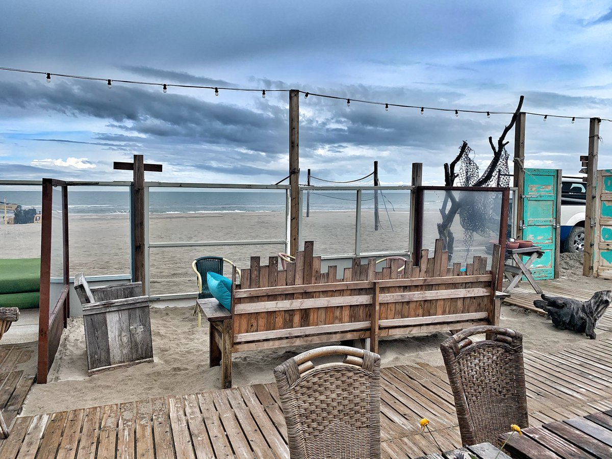 L0UL0UDI's tweet photo. Beachlife..... bij zon en bij regen ♥️🙏🏻 #beachtweet https://t.co/SsC5ANqVlL