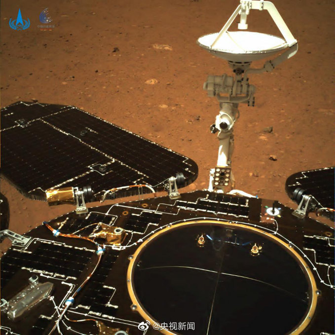 Cosmic_Penguin's tweet image. FIRST PHOTOS FROM THE CHINESE MARS ROVER ZHURONG IS OUT!
