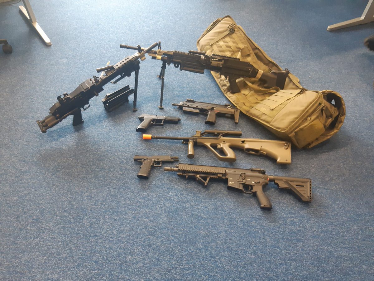 #dropit wapens ingeleverd

Wij keken toen wel op toen iemand aan de balie stond met een riflebag met ogenschijnlijk volautomatische vuurwapens. Gelukkig werd het snel duidelijk dat het ging om airsoft wapens. ^RM

bit.ly/3f1lBpK