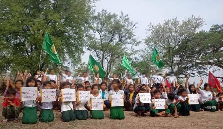 Myanmar_Now_Eng's tweet photo. Villages in northwestern part of Myaing Township, Magway, staged a protest this morning (May 19) against Myanmar's military dictatorship. At least eight people were killed in Myaing town on March 11 when junta’s troops opened fire.

Photo- BEGSC - MYAING

#WhatsHappeningInMyanmar https://t.co/eUGtMvCwH3