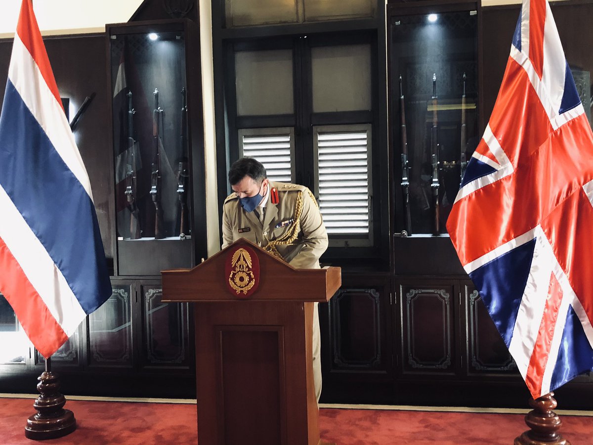 ukdefence_th's tweet photo. 🇬🇧Defence Attaché Col Tony Stern visited the Royal Thai Army HQ to conduct his introductory call with Gen Warakiat Rattanont, Army Chief of Staff.The DA shared copies of #IntegratedReview & #DefenceCommandPaper as well as the @BritishArmy ‘s #FutureSoldier, too. @armyspoke_news https://t.co/tmuXI6Gv1q