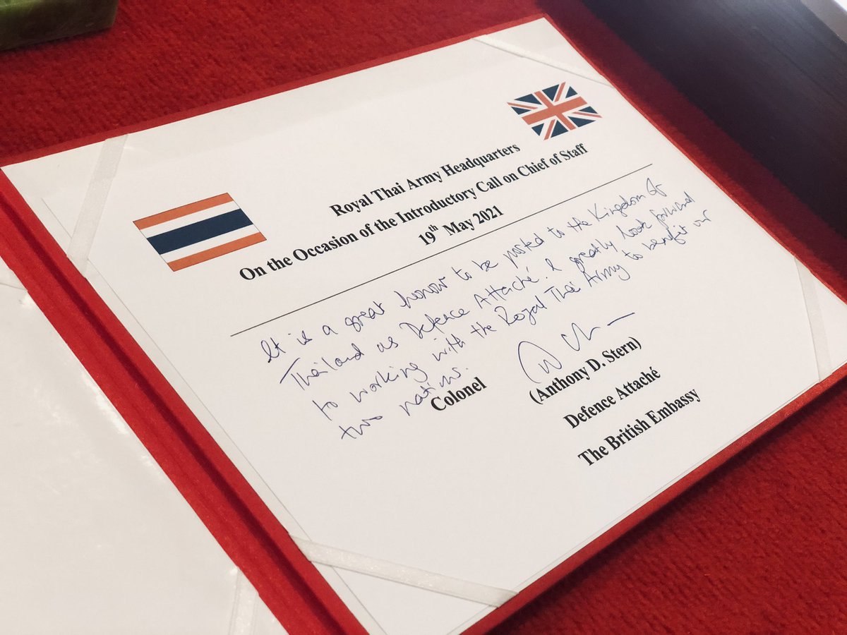 ukdefence_th's tweet photo. 🇬🇧Defence Attaché Col Tony Stern visited the Royal Thai Army HQ to conduct his introductory call with Gen Warakiat Rattanont, Army Chief of Staff.The DA shared copies of #IntegratedReview & #DefenceCommandPaper as well as the @BritishArmy ‘s #FutureSoldier, too. @armyspoke_news https://t.co/tmuXI6Gv1q